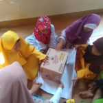 Kegiatan Kreasi Kardus Bekas