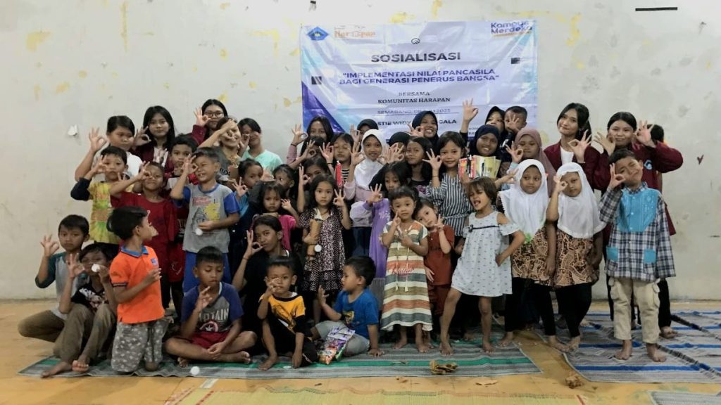 Tim 1&6 Proyek MKWK Widya Manggala dengan Komunitas Harapan